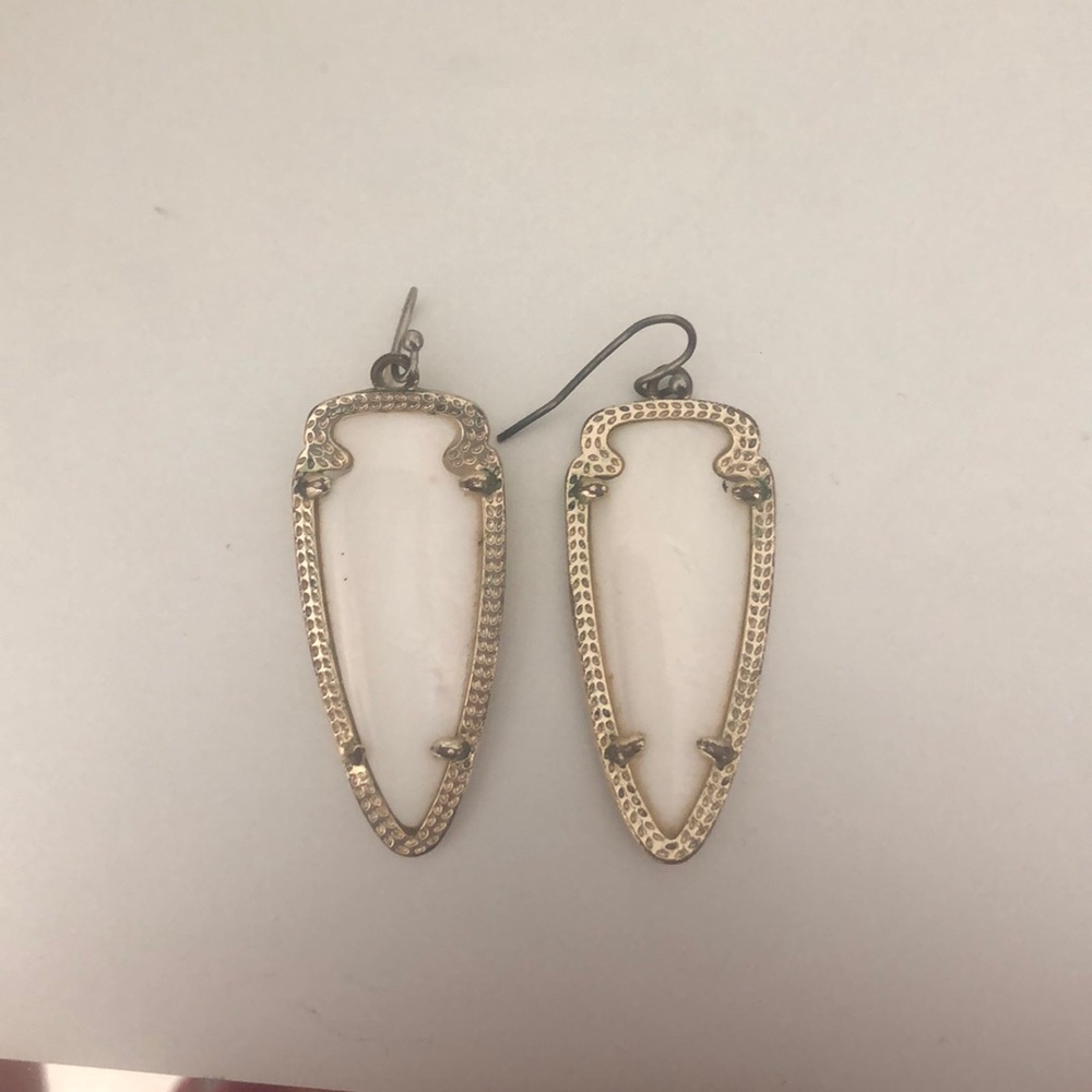 Kendra Scott Skylar Arrowhead Earrings in white